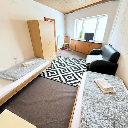I 17 Personen - Monteurzimmer - Ferienwohnung, Grosskoellnbach Pilsting