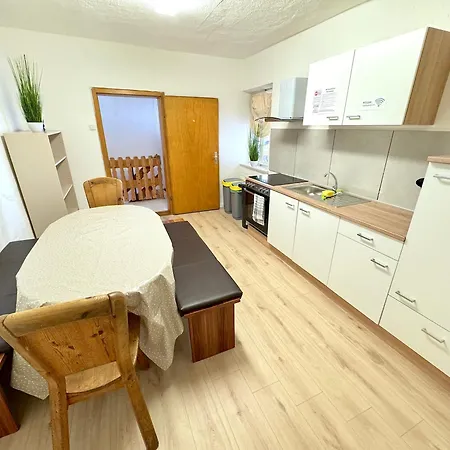 I 17 Personen - Monteurzimmer - Ferienwohnung, Grosskoellnbach Apartment Pilsting
