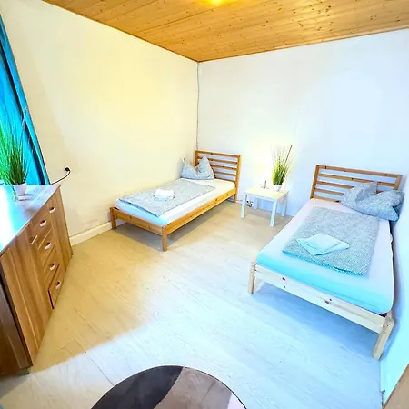 I 17 Personen - Monteurzimmer - Ferienwohnung, Grosskoellnbach
